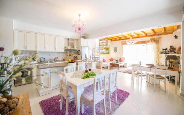 Villa Siorra by MediterraneanVillas