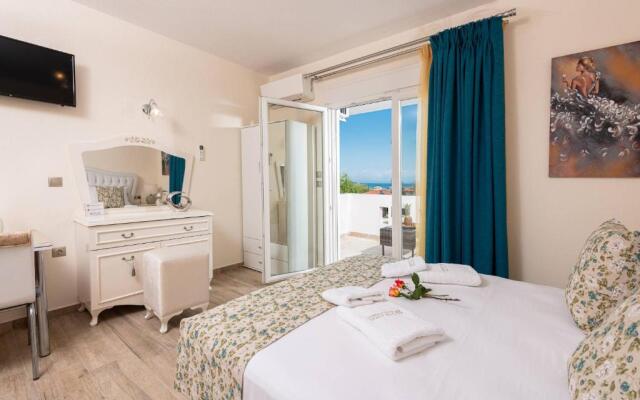 Stratos Deluxe Apartments