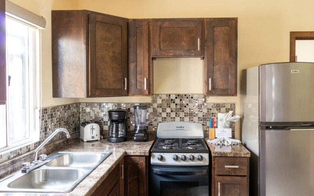 Apartment With Excellent In-town Location 1