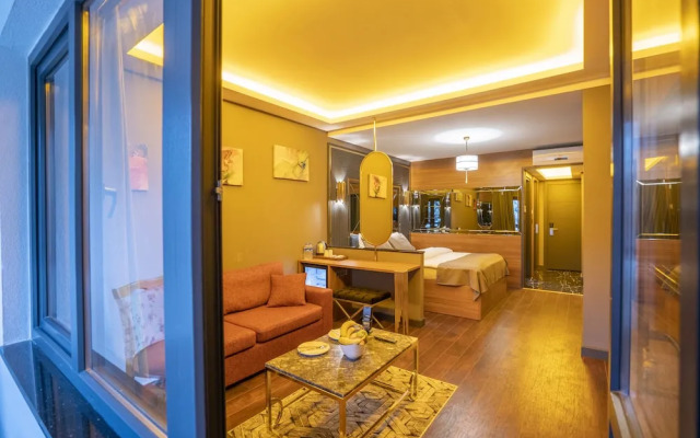 Eagle Palace Suites