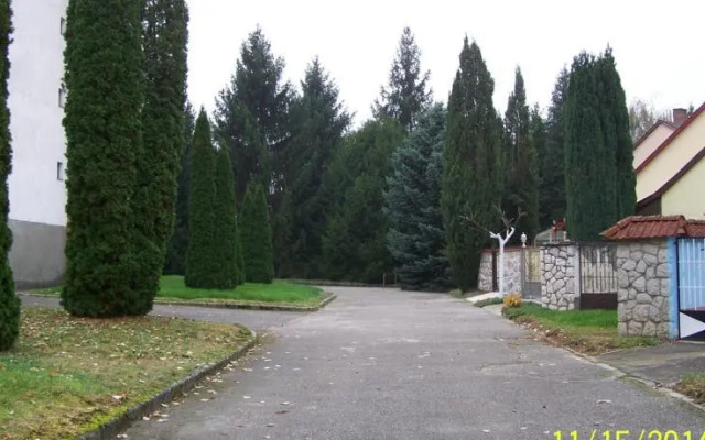 Tóparticsend Társasüdülő