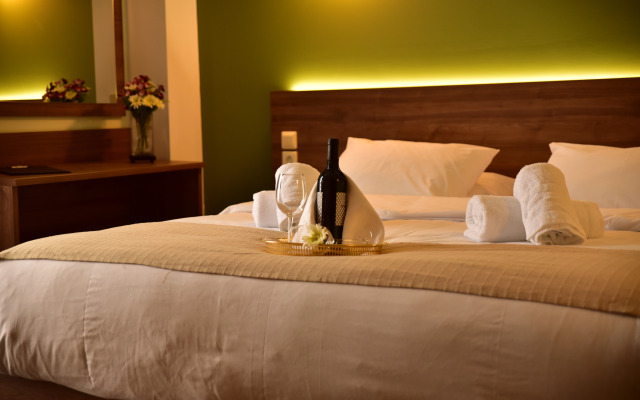Mont Helmos Hotel
