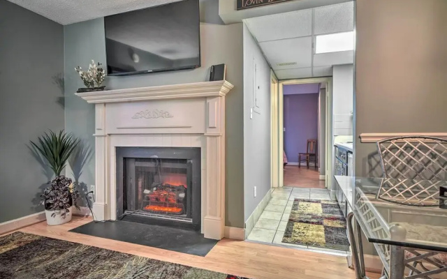 Cozy Downtown Gatlinburg Condo w/ Pool Access