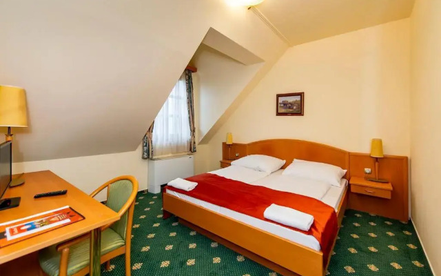 Gastland M0 Hotel & Restaurant & Conference Center
