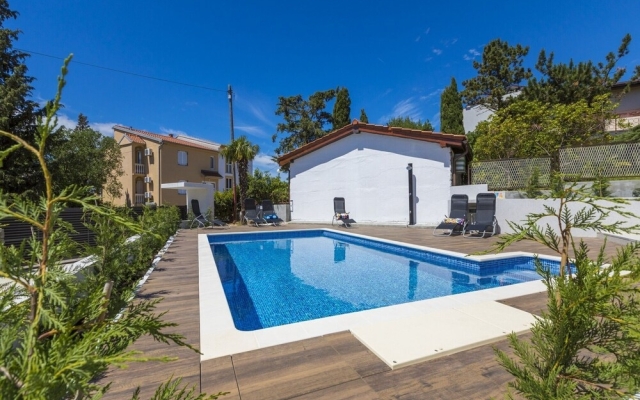 Adorable Apartment With Swimming Pool and Private Terrace