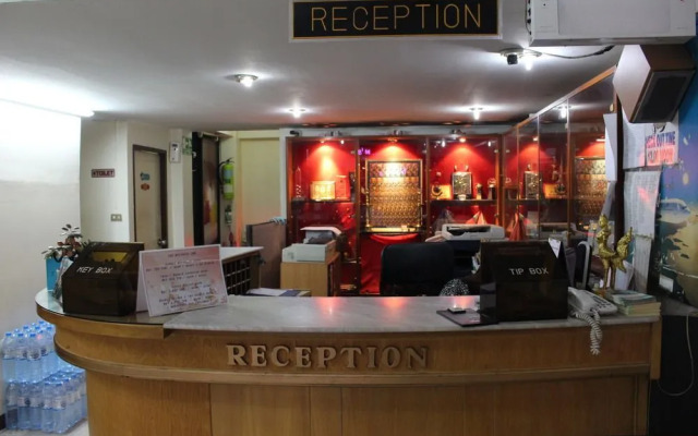 Business Inn At Sukhumvit 11 By Hjz