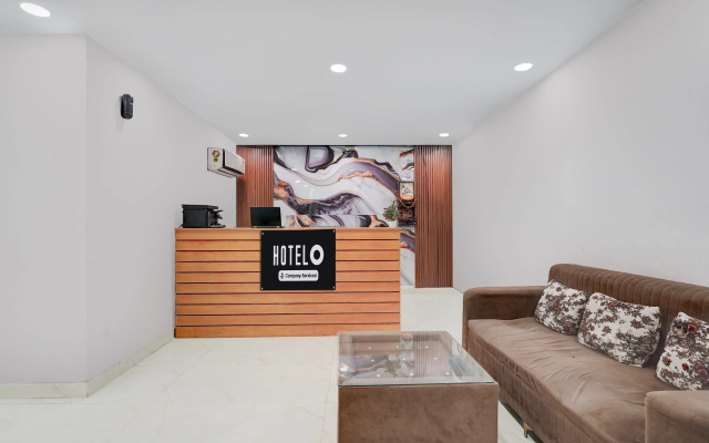 Hotel O Sector 18 Metro station