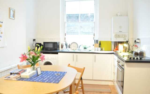 Lovely Spacious Central 3 Bedroom Apartments