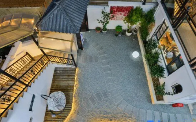 Qianyu Qianxun Starry Sky Tent Luxury Homestay (Dukezong Ancient City Branch) – Exterior – Shangri-La