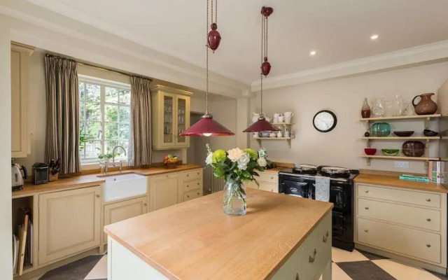 Exclusive 4 bed House With Garden in Notting Hill