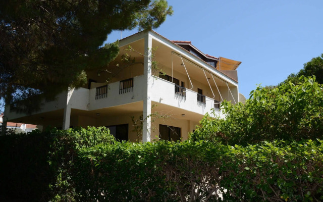 Niki Hotel Apartments