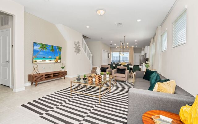 5 Bed 5 Ba Solterra Villa with Pool & Spa