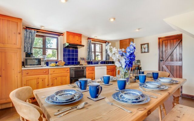 Characteristic Stone Farmhouse in Hilly Devon near Sea