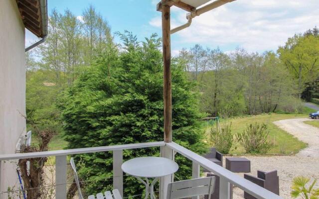 Nice holiday home in Saint-Pierre-de-Frugie with garden