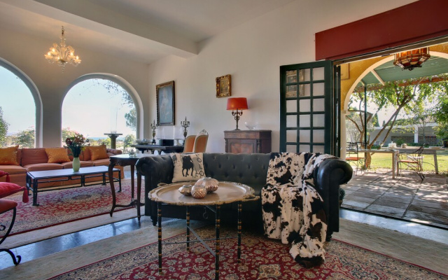 Romantic Puerto Banus Villa, Sea Mountain Views