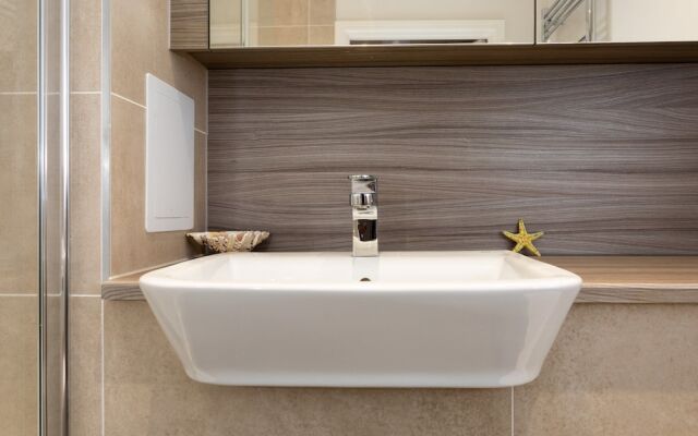 2 Bedroom East London Flat