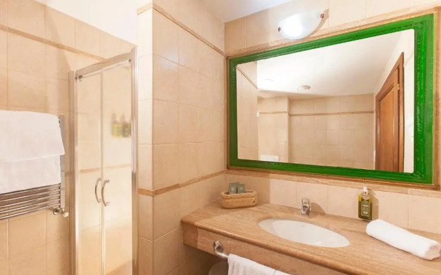 Sovana Hotel & Resort