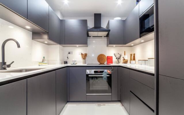 Beautiful Modern Apartment Centrally Located