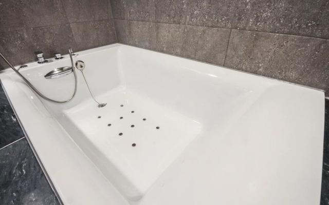 Busan Oncheonjang Hotel Mithuna