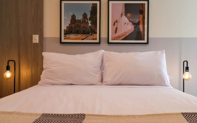 w Marvelous 2BR With Balcony in Miraflores
