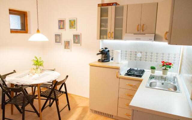 Little Art House