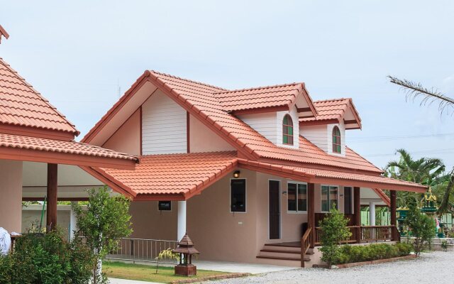 Khaolom Resort