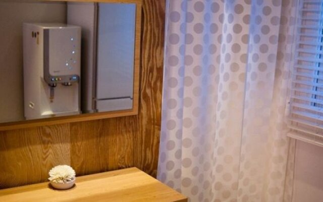 The Zip Guest House For Female Only (только для женщин)