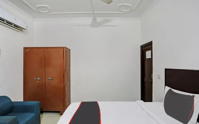 Collection O Mayank Guest House Near ISKCON Temple Noida