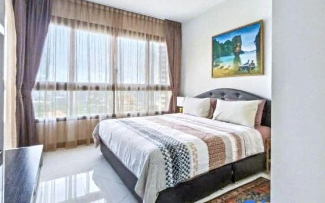 Luxury Large One Bedroom Seaview Serviced Apartment at Wongamat, Pattaya