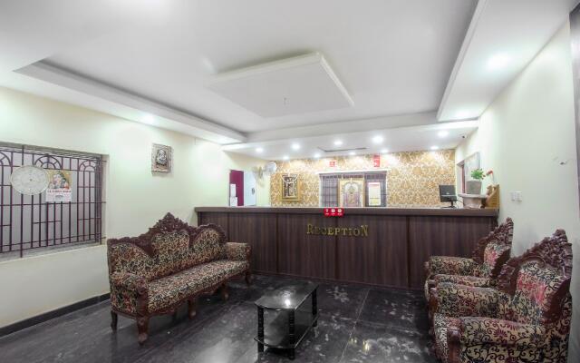 OYO Flagship 76906 Damodar Inn