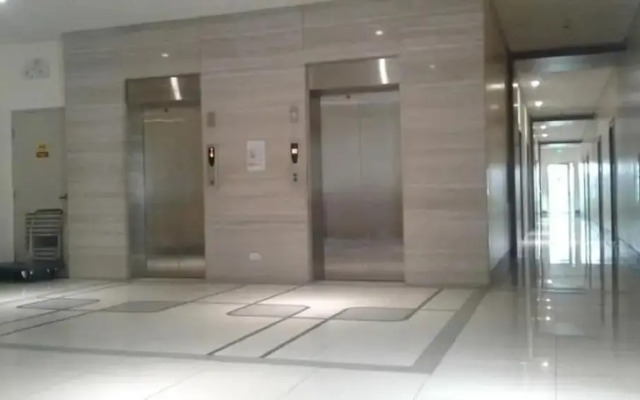 Del'S Condotel across NAIA Terminal 3