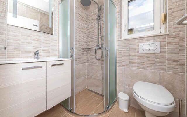 Amazing Apartment in Kastel Luksic With 1 Bedrooms and Wifi