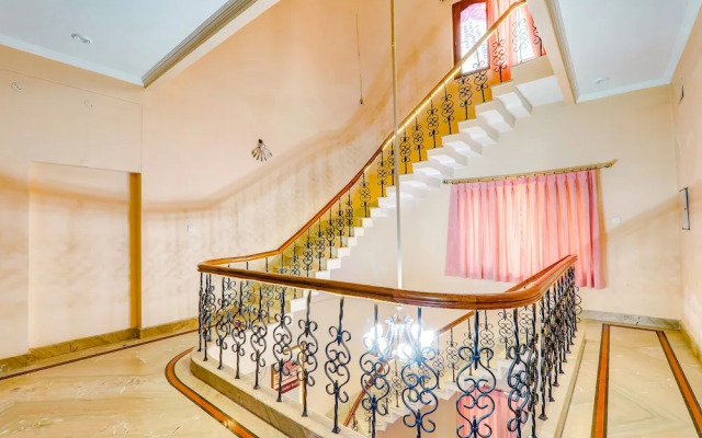 Fabhotel Raka Inn