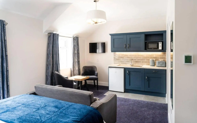 Bridge Inn Studio Apartments