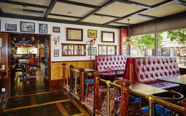 Hotel Bishops Arms, Köping