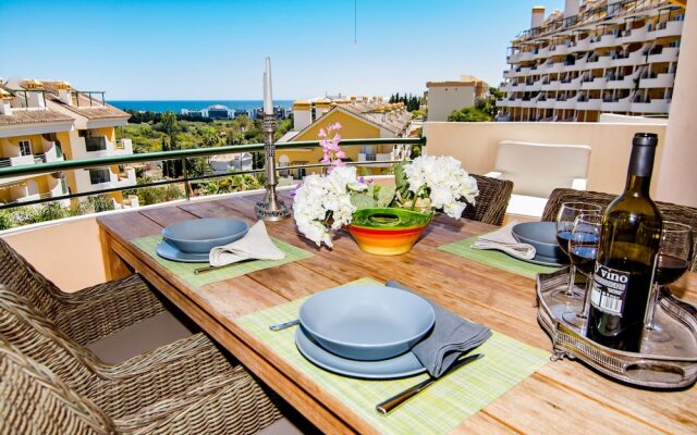 SAA2 Stunning 3 bedroom apt in Puerto Banus Roomservice