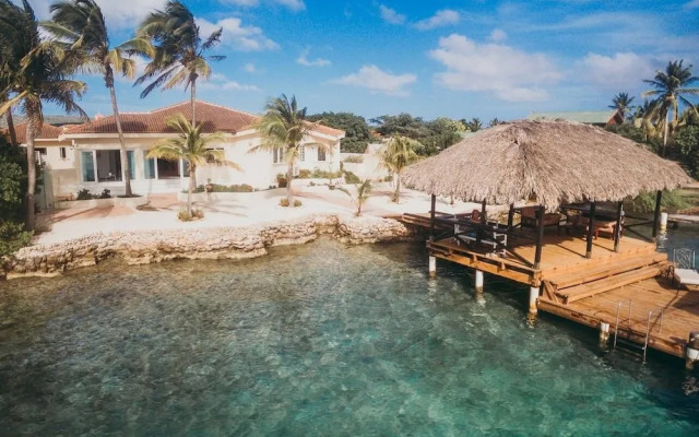 Private Beach Ocean Front Boat Dock Tiki Bar