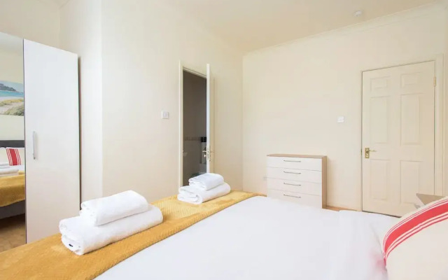 Platinum Apartment Mornington Crescent 9986