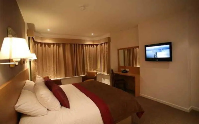 Luton Hotel