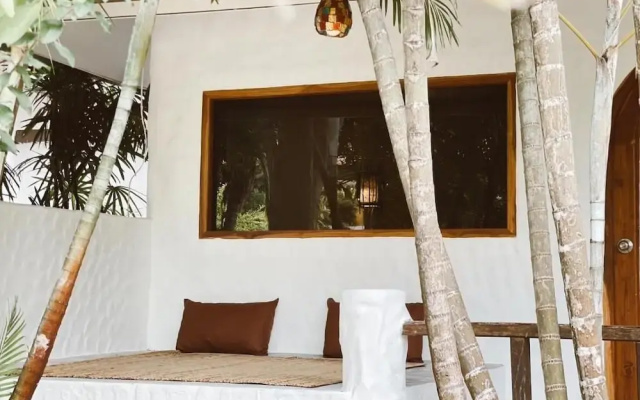 The Hub Erawan Resort
