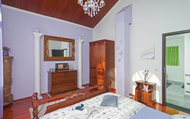 Beautiful Home in Srinjine With Wifi and 3 Bedrooms