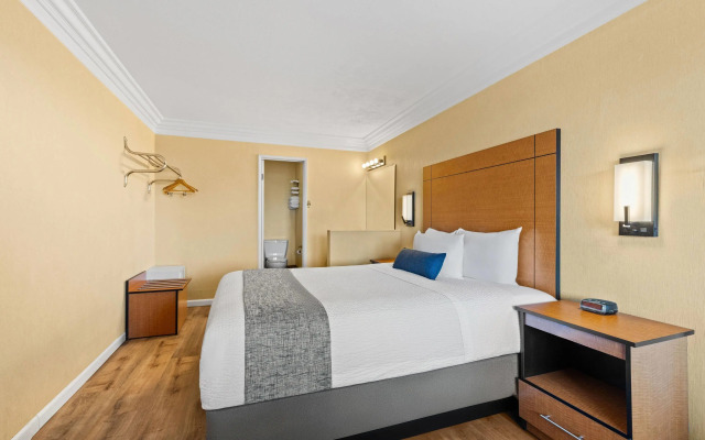 Travelodge by Wyndham San Clemente Beach