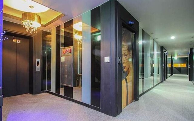 Moon Hotel