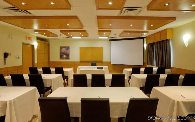 Hotel & Suites Le Dauphin Quebec