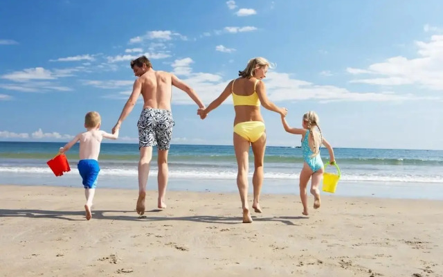 2br-sleeps6-wifi-freeparking-holidaypark