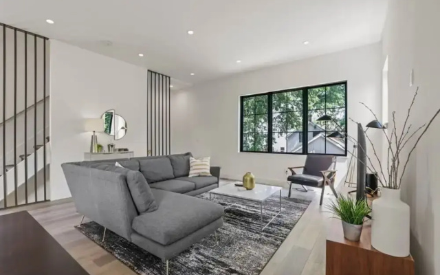 Stylish Getaway -columbus-3 Bedroom Masterpiece