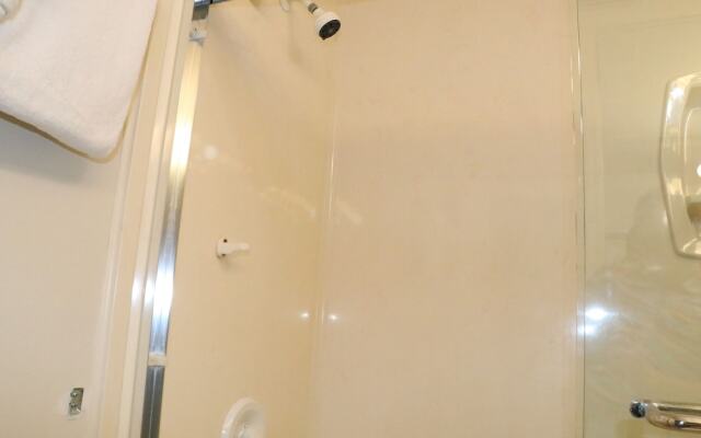 Jamaica Royale 802 - 2 Br Condo