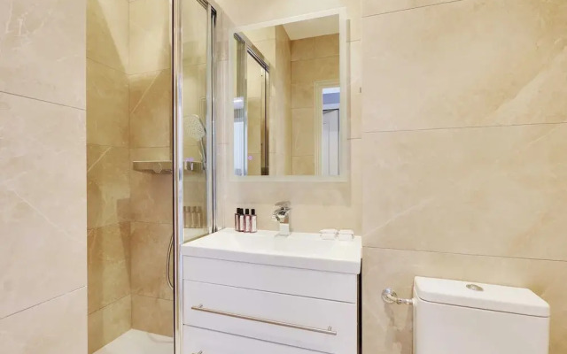 Cosy Apartment With Balcony - 2br/6p- La Roquette