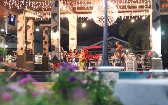 Country Hills Las Lajas