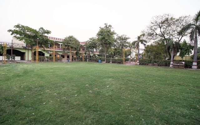 OYO 42790 Mukund Resort